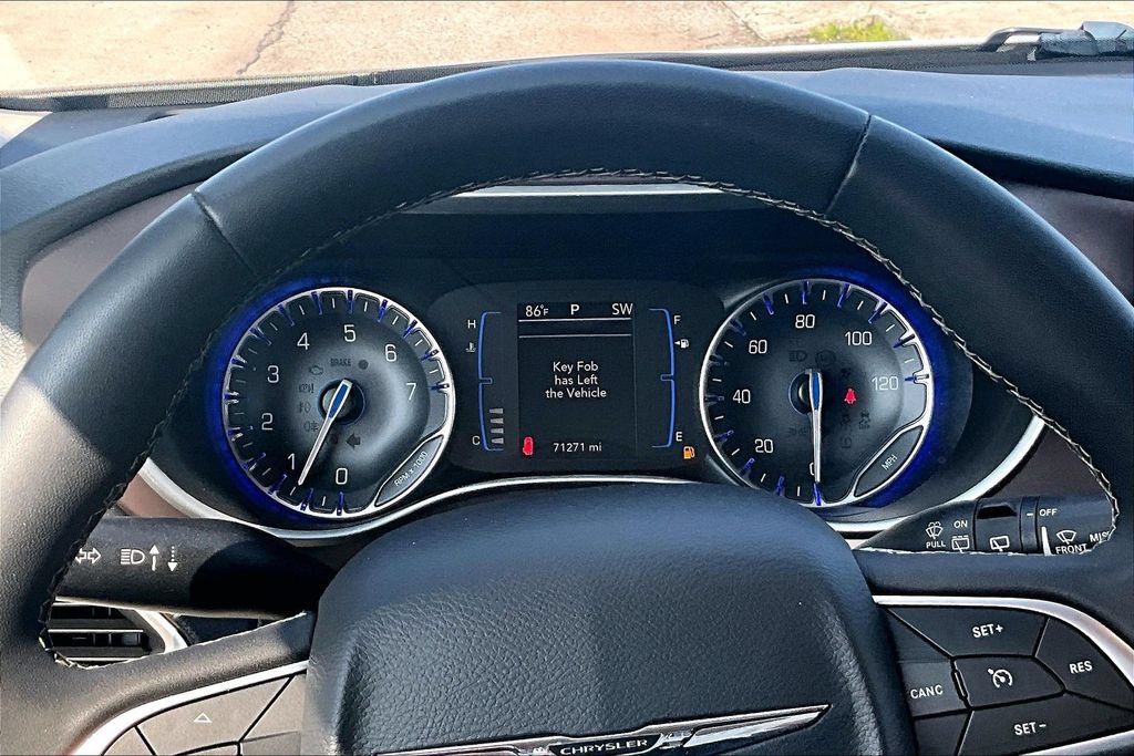 Used 2022 Chrysler Voyager LX FWD image 16