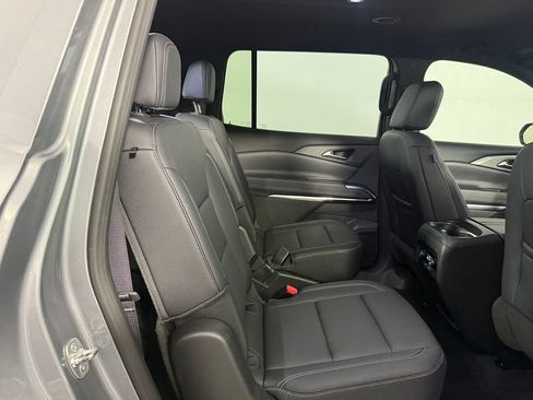 Used 2025 Chevrolet Traverse LT FWD image 20