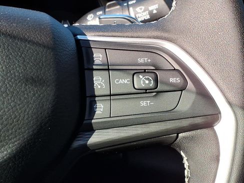 New 2025 Jeep Grand Cherokee Altitude image 12