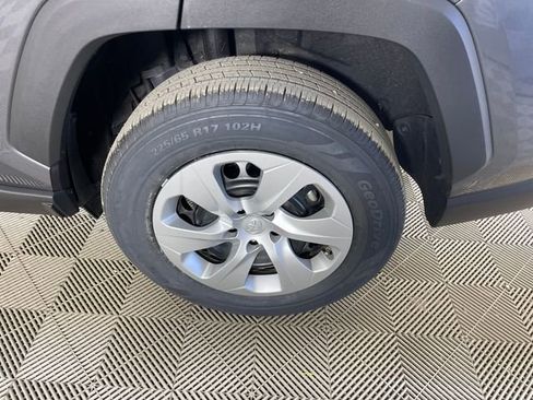 Used 2021 Toyota RAV4 LE AWD/4WD image 20