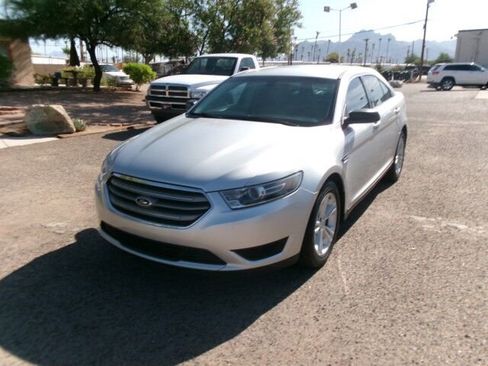 Used 2015 Ford Taurus SE image 2