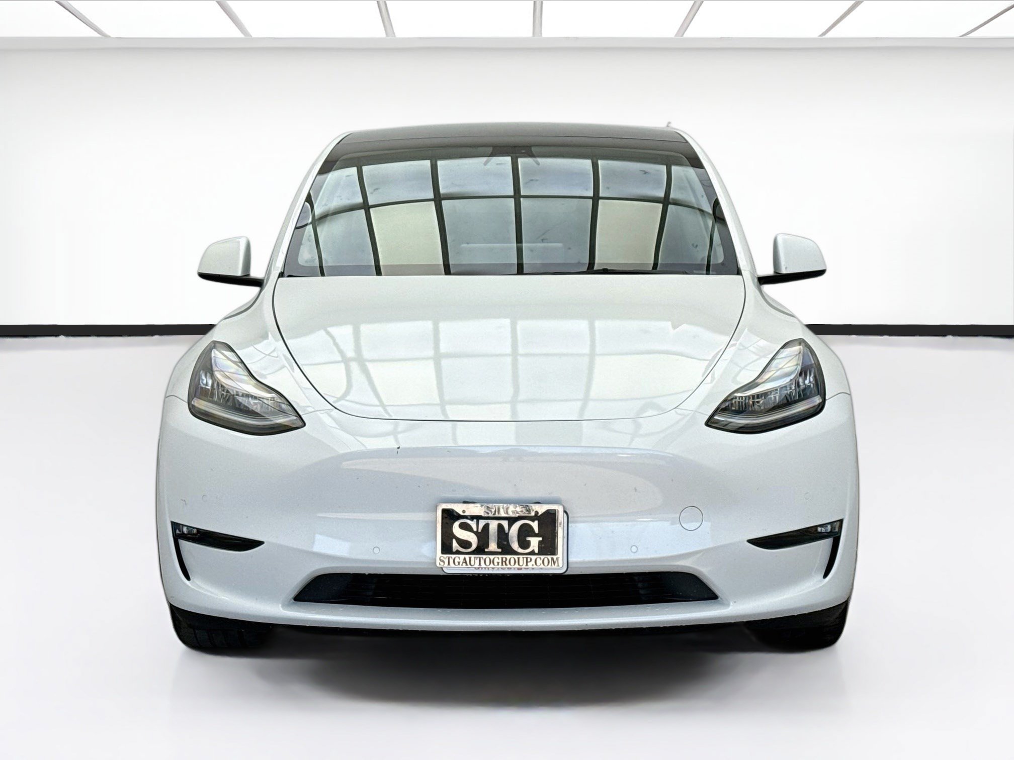 Used 2022 Tesla Model Y Long Range AWD/4WD image 2