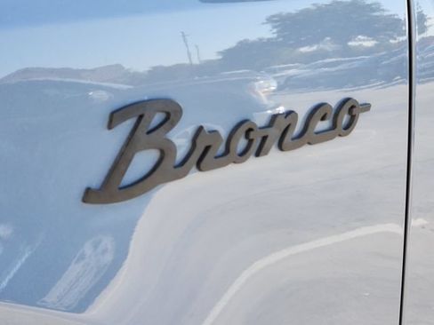 Used 2024 Ford Bronco Outer Banks AWD/4WD image 13