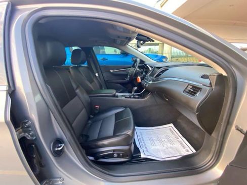 Used 2017 Chevrolet Impala LT w/ Convenience Package image 9