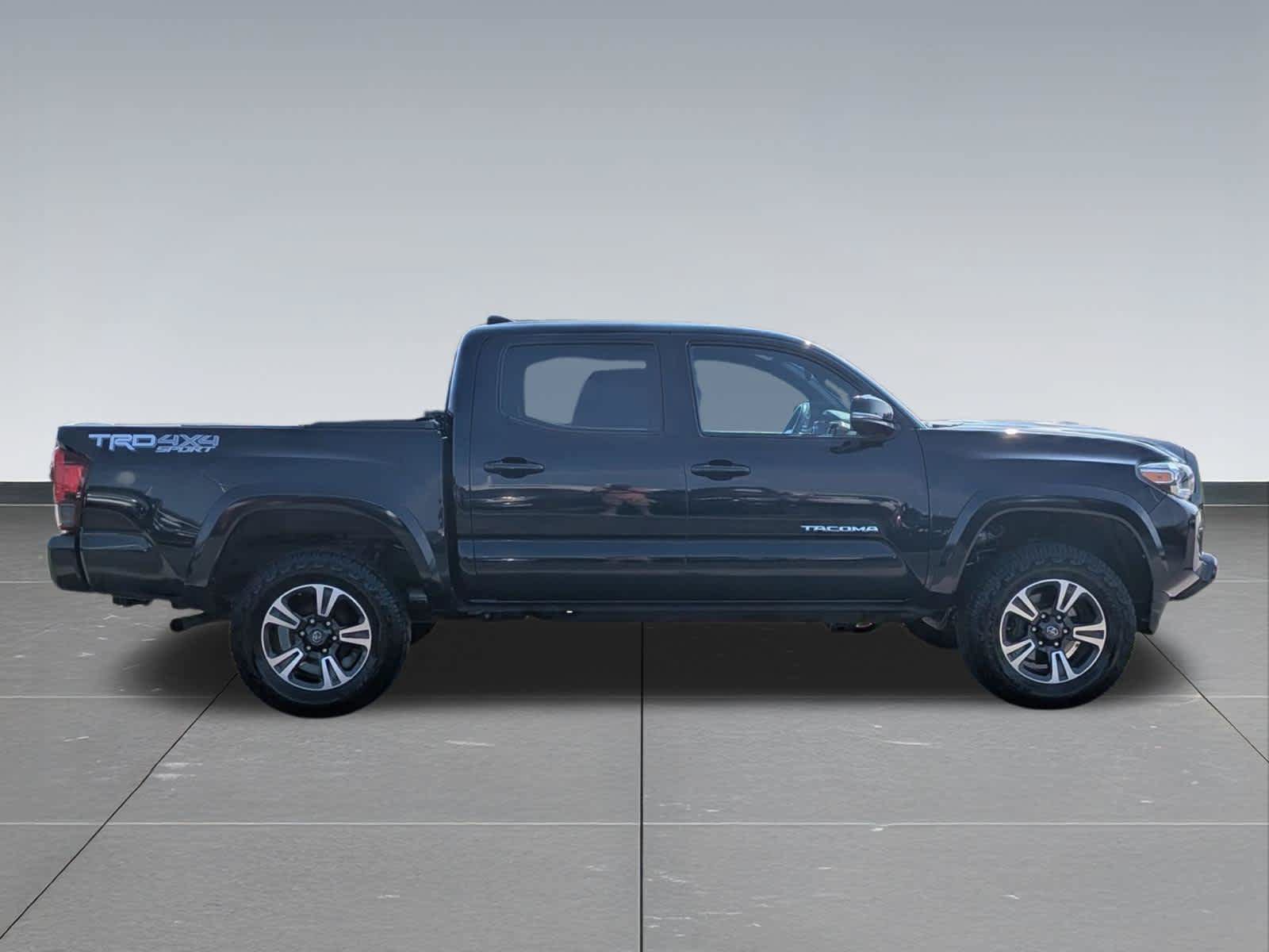Used 2019 Toyota Tacoma TRD Sport AWD/4WD image 6