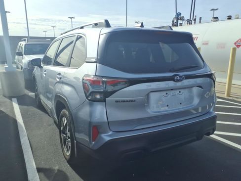 Used 2025 Subaru Forester Premium w/ Convenience Package #2 image 3