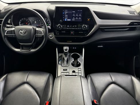 Used 2024 Toyota Highlander XLE AWD/4WD image 20