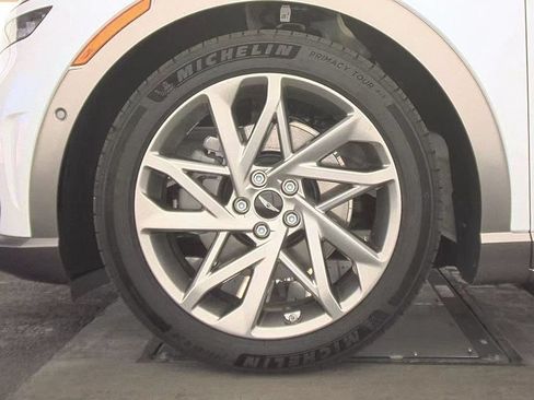 Used 2025 Genesis GV60 Advanced AWD/4WD image 9