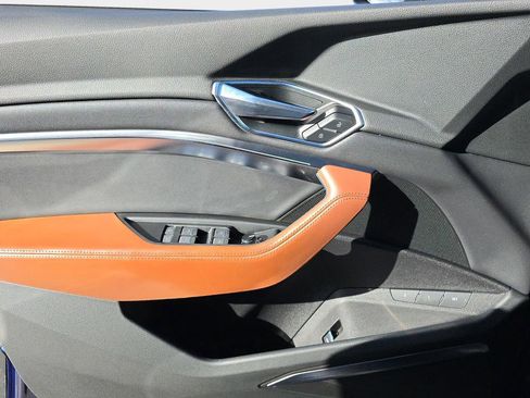 Certified 2022 Audi e-tron Chronos image 18