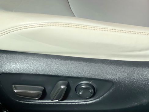 Used 2020 Toyota RAV4 XLE Premium FWD image 15
