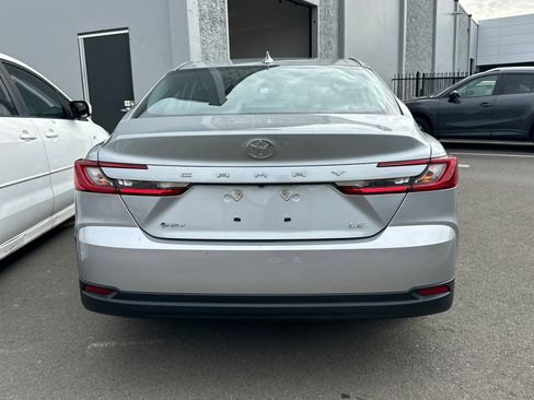 Used 2025 Toyota Camry SE image 4