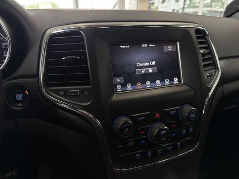 Used 2019 Jeep Grand Cherokee Laredo image 51