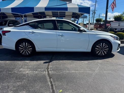 Used 2025 Nissan Altima 2.5 SV FWD image 6