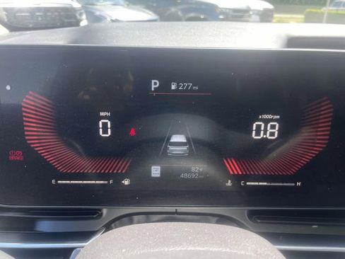 Used 2025 Kia Carnival FWD image 29