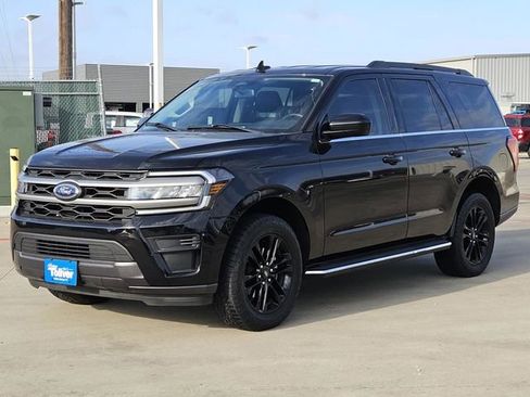 Used 2023 Ford Expedition XLT image 4