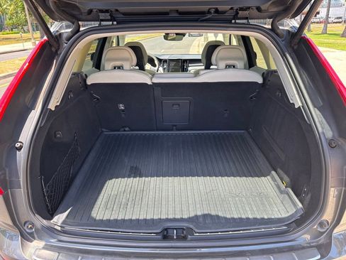 Used 2018 Volvo XC60 T6 Momentum w/ Convenience Package AWD/4WD image 13