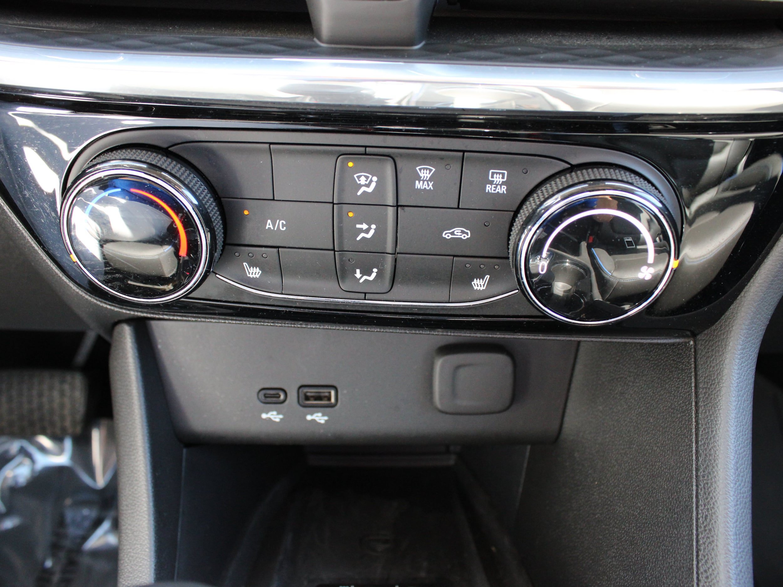 Used 2026 Buick Encore GX Sport Touring w/ Advanced Technology Package AWD/4WD image 24