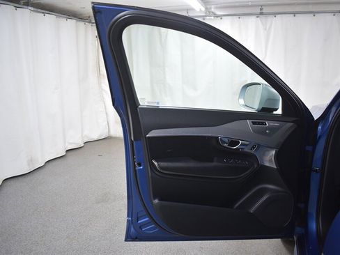 Used 2016 Volvo XC90 T6 R-Design w/ Protection Package Plus AWD/4WD image 22
