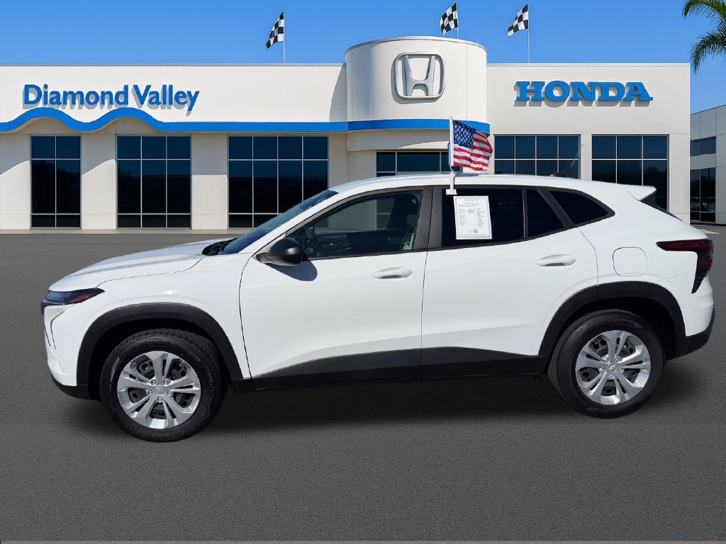 Used 2025 Chevrolet Trax LS FWD image 8