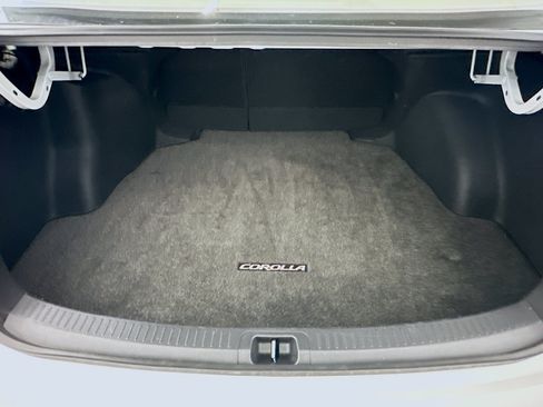 Used 2025 Toyota Corolla LE w/ Carpet Mat Package (TMS) FWD image 29