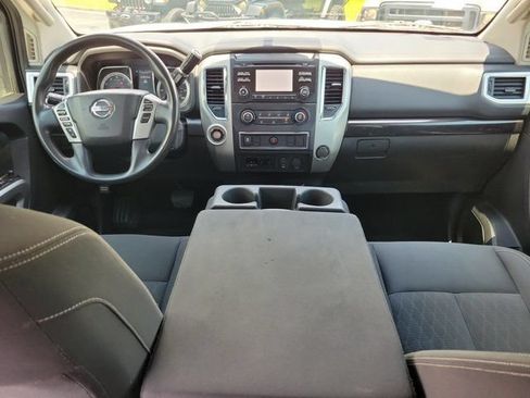 Used 2018 Nissan Titan SV RWD image 11