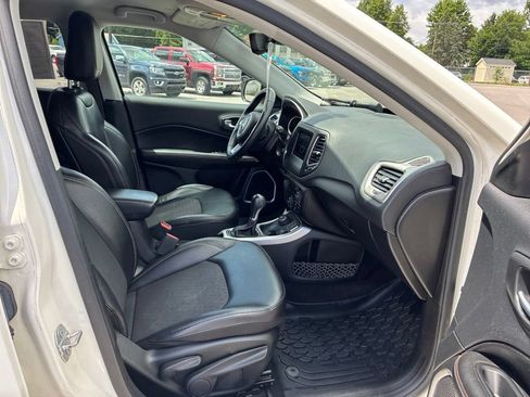 Used 2019 Jeep Compass Latitude AWD/4WD image 36