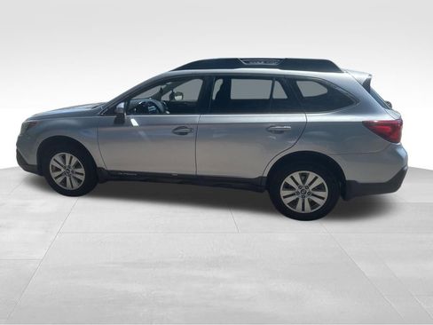 Used 2018 Subaru Outback 2.5i Premium AWD/4WD image 14