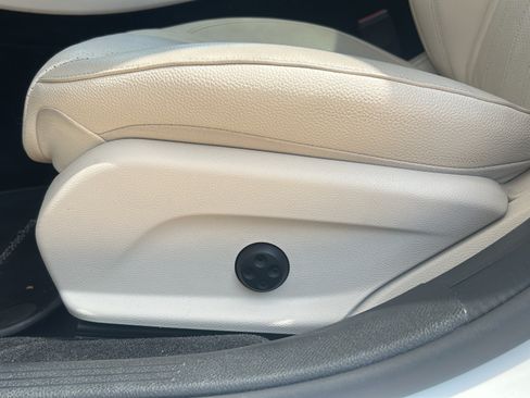 Used 2018 Mercedes-Benz E 300 image 10