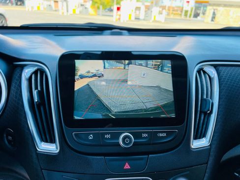 Used 2018 Chevrolet Malibu LT image 22