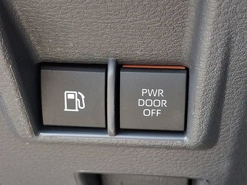 Used 2024 Toyota Sienna XLE FWD image 25