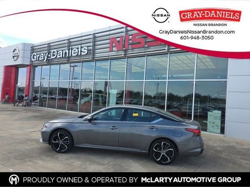 Used 2025 Nissan Altima 2.5 SR FWD image 1