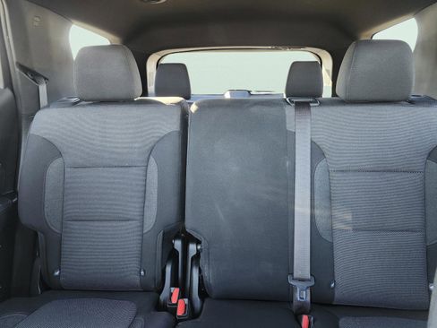 Used 2023 Chevrolet Traverse LT image 34