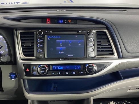 Used 2018 Toyota Highlander Limited image 17