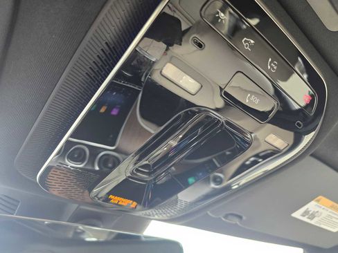 Used 2025 Mercedes-Benz C 300 Sedan image 33