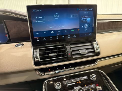 Used 2022 Lincoln Navigator Reserve image 17