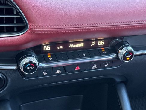 Used 2022 MAZDA MAZDA3 s image 22