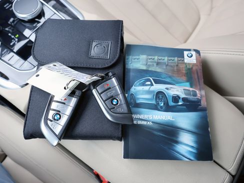 Used 2021 BMW X5 sDrive40i w/ Premium Package image 28