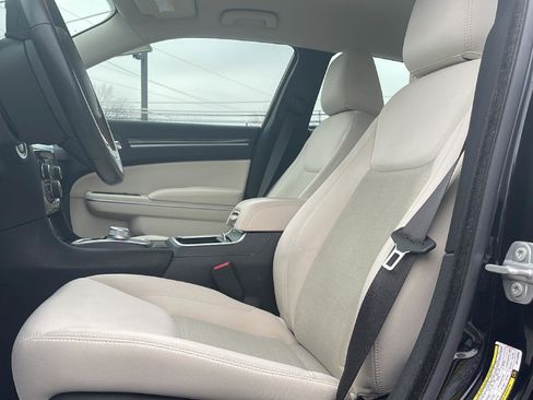 Used 2022 Chrysler 300 Touring w/ Sport Appearance Package image 17