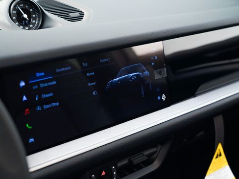 Certified 2026 Porsche Cayenne AWD/4WD image 26