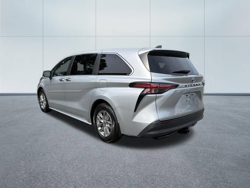 Used 2021 Toyota Sienna XLE FWD image 7
