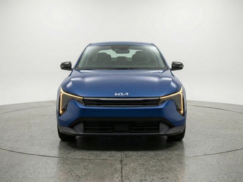 Used 2025 Kia K4 LXS FWD image 2