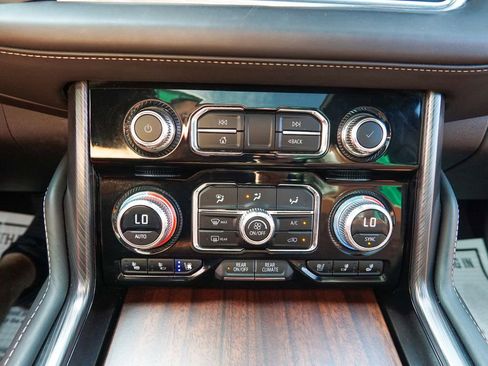 Used 2023 GMC Yukon XL Denali Ultimate AWD/4WD image 32