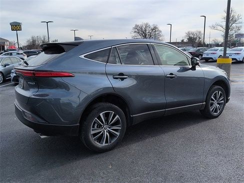 Certified 2022 Toyota Venza LE image 7