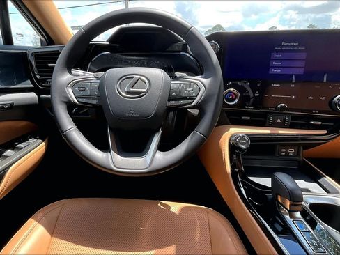 Used 2025 Lexus NX 250 FWD w/ Cold Area Package image 6