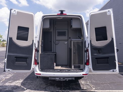 Used 2023 Mercedes-Benz Sprinter 3500 image 28
