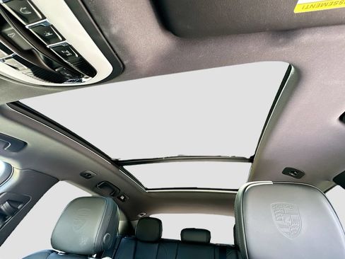 Certified 2026 Porsche Macan AWD/4WD image 14