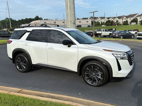 New 2026 Nissan Pathfinder SL w/ SL Premium Package FWD image 7