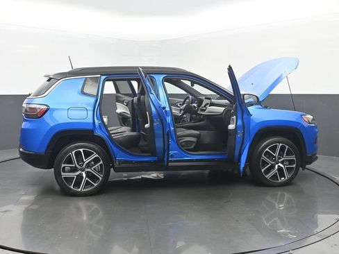 Used 2025 Jeep Compass Limited w/ Elite Group AWD/4WD image 55