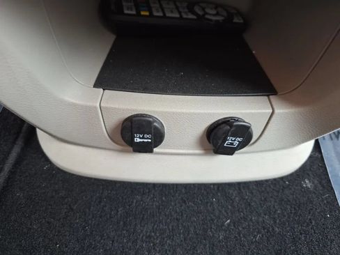 Used 2015 Chrysler Town & Country Touring w/ Driver Convenience Group FWD image 24