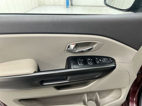 Used 2016 Kia Sedona LX image 20